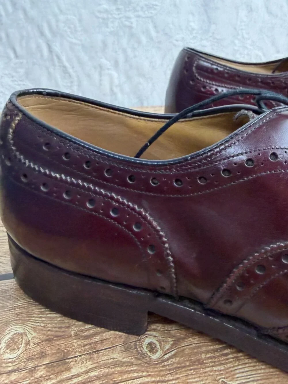 Johnston & Murphy Men's Size 10 Burgundy Brown Leather Wingtip Oxford Dress